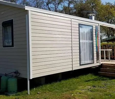 Camping Le Joli مكان تخييم Bois-de-Cené