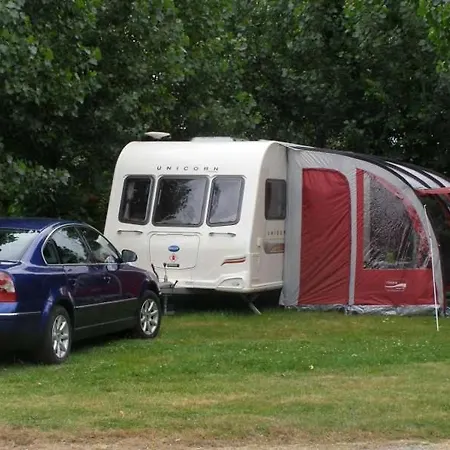 مكان تخييم Camping Le Joli Bois-de-Cené