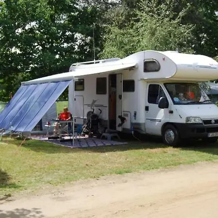 Camping Le Joli مكان تخييم
