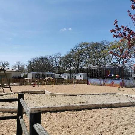 Camping Le Joli مكان تخييم