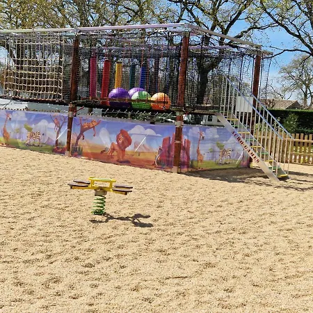 Kemp Camping Le Joli Bois-de-Cené