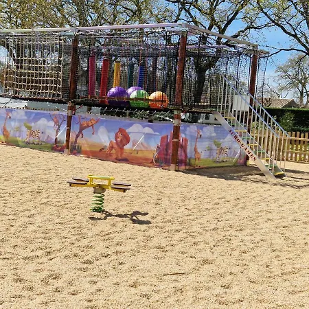 مكان تخييم Camping Le Joli Bois-de-Cené