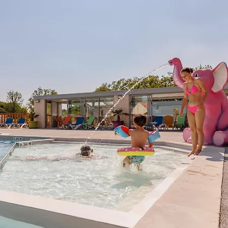 مكان تخييم Camping Le Joli Bois-de-Cené