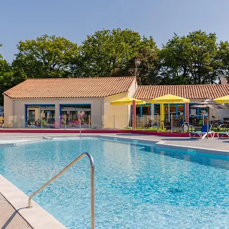 مكان تخييم Camping Le Joli